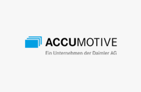 Das Logo von Accumotive. Ein Unternehmen der Daimler AG.